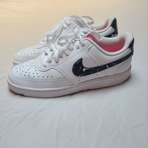 NIKE WOMEN COURT VISION LOW Sneakers white black and pink size 8